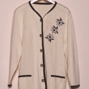 Vintage Cream White Cardigan with Floral Details, 90s White Flower Embroidery Cardigan Long Sleeves Button Closure