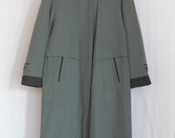 Cappotto vintage in acetato verde M, cappotto lungo anni '80 con bottoni anteriori in grigio verde, cappotto lungo su misura con collo a lancia e dettagli in lana, trench caldo