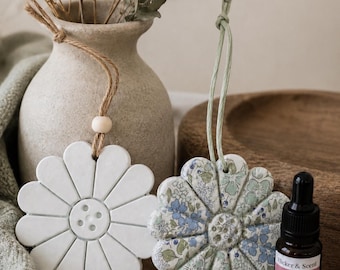 Daisy Clay Essential Oil Diffuser: Aromatherapy Car Fragrance, 2 designs white with green detail or decoupage