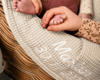 Couverture bébé avec prénom en blanc crème/sable - 70 x 100 cm