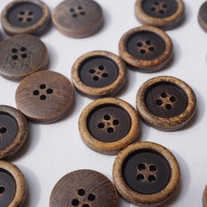 Brown wooden buttons for crafting and sewing - Brown in used look, vintage look, round, 2 cm, 20 mm, 4 holes, natural wood buttons in brown