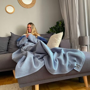 Blanket with sleeves - cloud blue/sea blue | Created for &quot;chilblains&quot; | XL size with freedom of movement | Made in Germany | 100% vegan