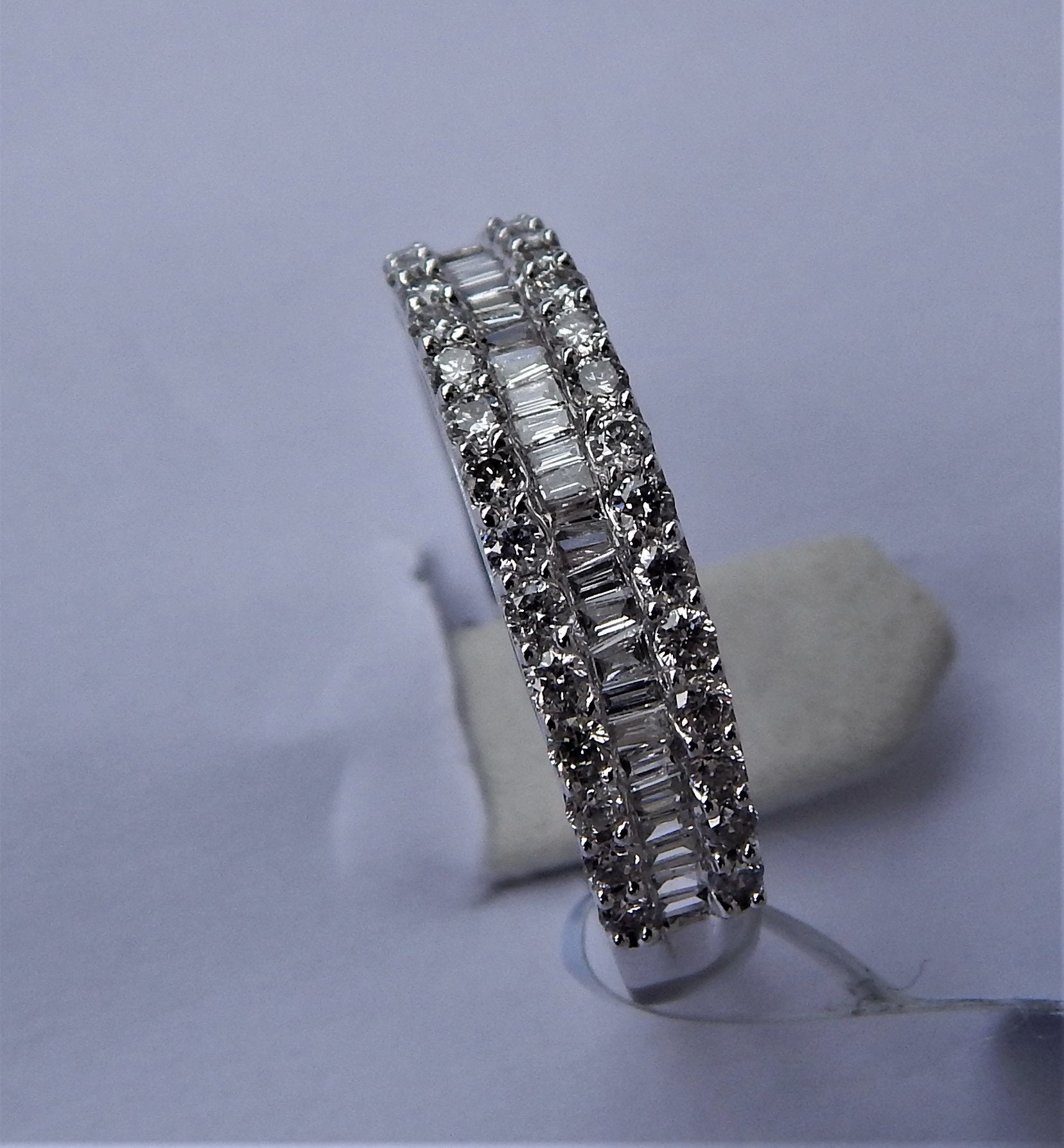 18 Karat White Gold Ring With Real Diamonds - Etsy UK