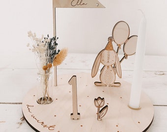 Little bunny with balloons | Personalized candle plate including pennant, number and white candle