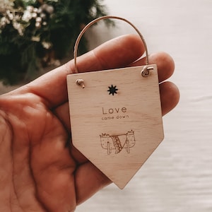 Mini pennant with leather suspension &quot;Love came down&quot;