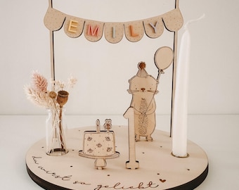 Assiette d'anniversaire en bois personnalisée avec motif loutre et nom - faite à la main, idéale pour les anniversaires d'enfants et les occasions spéciales