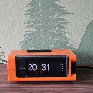 Vintage Junghans flip clock chrono vox S 70&#39;s 24h flip clock orange rare working west Germany alarm table clock