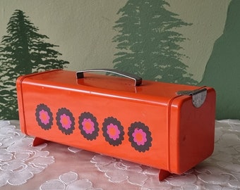 vintage Brabantia Patrice cakebox 70's breadbox tin Dutch peperkoek orange flower pattern pink metal rectangular wooden cutting board