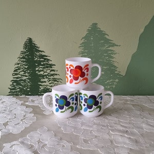 vintage Arcopal Knorr glass tea coffee mug retro 70&#39;s tableware france rare red orange blue flowers milkglass