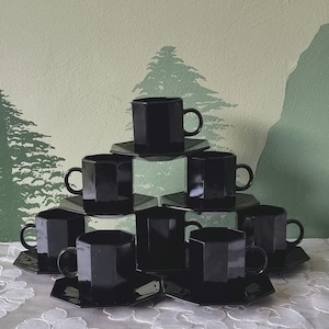 vintage Arcoroc octime black 80&#39;s octagonal coffee cup glass tea mug gloss black pomo france luminarc