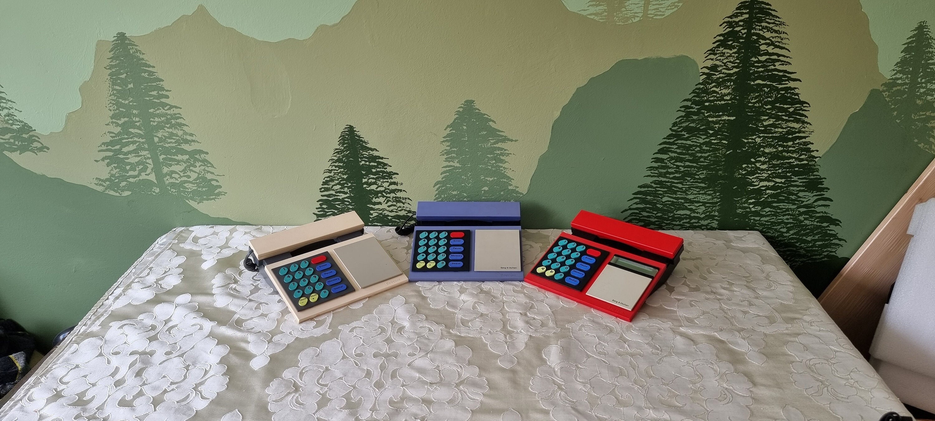 vintage Bang & Olufsen beocom telephone 80's 1986 white purple red mint gray rare danish design b o landline 2000 pomo post modern