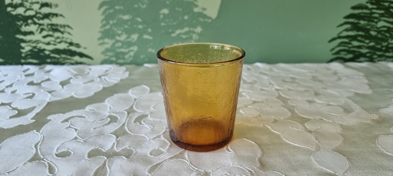 Bicchiere d'acqua vintage Arcoroc Sierra, anni '70, verde smeraldo, rosso rubino, testurizzato, succo, bevanda, Francia. immagine 7