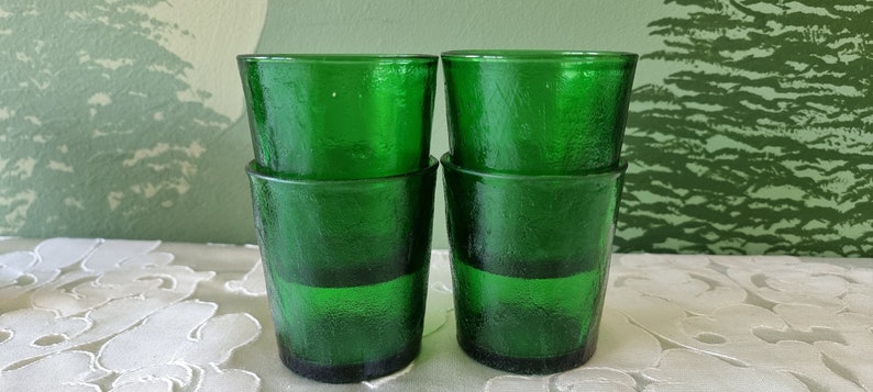 Bicchiere d'acqua vintage Arcoroc Sierra, anni '70, verde smeraldo, rosso rubino, testurizzato, succo, bevanda, Francia. immagine 3