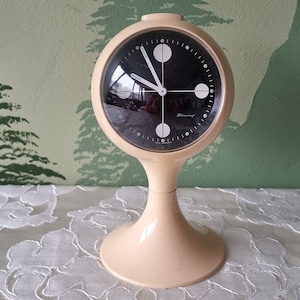 vintage Blessing mechanical wind up alarm clock round white 70's west germany space age tulip design glow in the dark plastic afbeelding 7