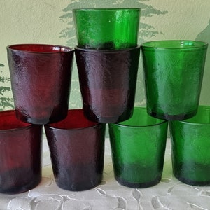 Bicchiere d'acqua vintage Arcoroc Sierra, anni '70, verde smeraldo, rosso rubino, testurizzato, succo, bevanda, Francia. immagine 2