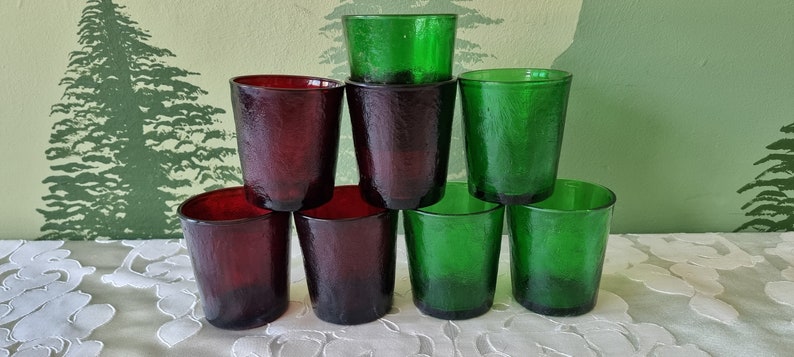 Bicchiere d'acqua vintage Arcoroc Sierra, anni '70, verde smeraldo, rosso rubino, testurizzato, succo, bevanda, Francia. immagine 2