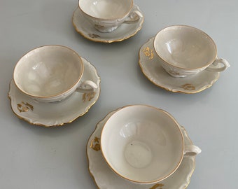 Lot de 4 tasses à café bordure doré avec coupelles.