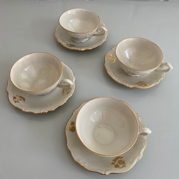 Lot de 4 tasses à café bordure doré avec coupelles.