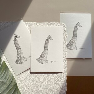 Carte A5 - La Girafe de Pise, illustration d'art, carte de vœux pointilliste.