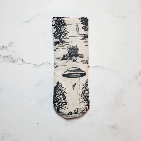 UFO Cast Iron Handle Cover | UFO Toile | Sci-Fi | Aliens | Skillet Handle Cover | Skillet Sleeve | Stocking Stuffer | Handle Covers | Gift