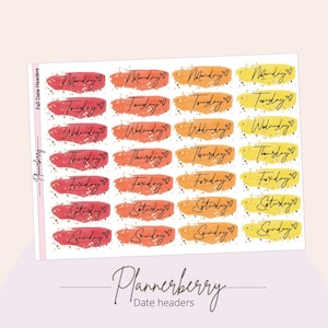 Könnte beinhalten: Ein Blatt mit bunten Planer-Stickern, auf denen die Wochentage in Kursivschrift stehen. Die Sticker sind in Rot-, Orange- und Gelbtönen mit goldenen Glitzerakzenten. Der Text "Plannerberry Date Headers" befindet sich am unteren Rand des Blattes.