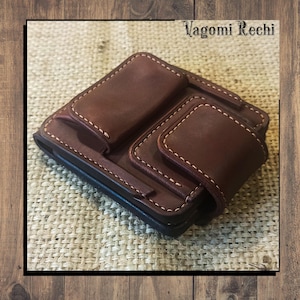 Cartera de cuero con bolsillo exterior para monedas. Plegable. Hecha a mano. Personalizada. Artículos originales.