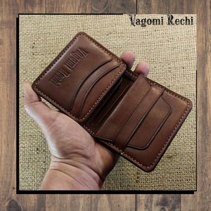 Miniwallet. Carteira compacta original com bolso para moedas (com ou sem costura decorativa). Esta mini original comporta cartões, dinheiro e moedas.