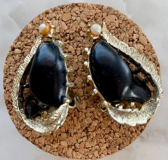 Large Coro thermoset clip earrings in gold and on… - image 1