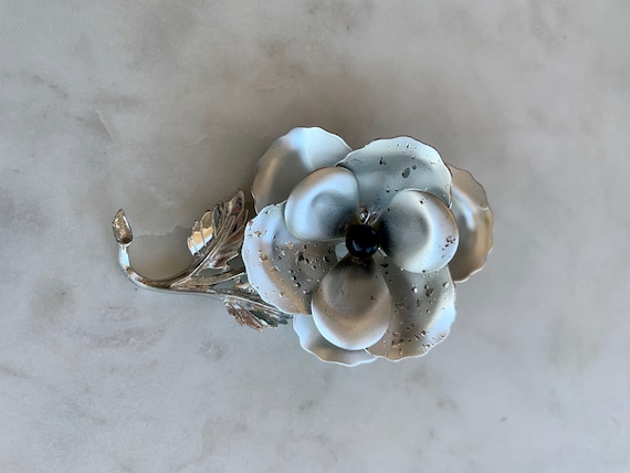 Large Vintage Silver floral pin - image 4