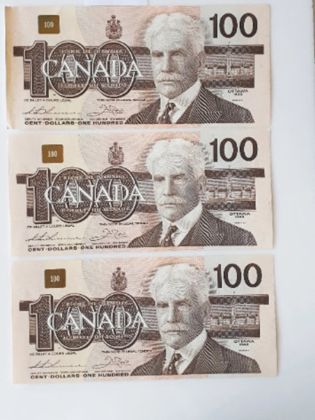 Consecutive Serial Numbers 3 PCS 100 Dollars Canadian Banknotes
