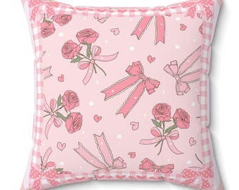 Cojín decorativo rosa con rosas y lazos florales