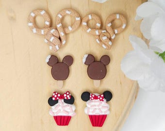 Boucle d'oreille en pâte polymère Disney Mickey Mouse, boucle d'oreille en argile inspirée de Mickey Mouse, boucle d'oreille Mickey Mouse faite main, boucles d'oreilles Disney en argile