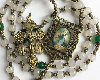 Katholische Rosenkranzperlen: Achat, Jade, Pardon Kruzifix