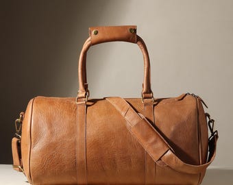 Borsa da viaggio personalizzata in pelle di bufalo: borsa da viaggio in pelle pieno fiore fatta a mano / regali in rilievo per lui