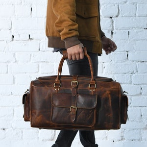 Personalized Full‑Grain Brown Leather Duffel Bag | Carry‑On Weekender Travel Holdall for Him – Gift for Father, Husband, Groomsmen