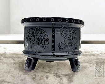 Teotihuacan-Inspired Black Obsidian Tripod Vessel | Hand-Carved “Gods of War” Design | Aztec Calendar & Mesoamerican Symbolism