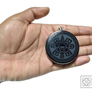 Quincunx pendant, Nahui Ollin medallion engraved in natural black Obsidian, 2 &quot;diameter, amulet medal, the fifth sun. Customizable