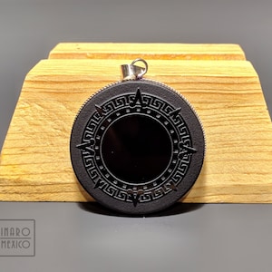 Disco Solar, medallón grabado en Obsidiana negra natural, 2&quot; de diámetro, amuleto, símbolo azteca Tonatiuh, personalizable
