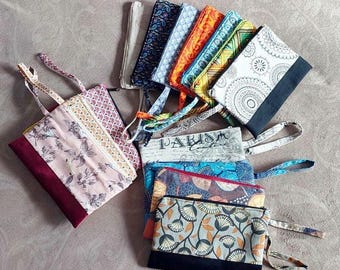 Petite pochette plate molletonnée zippée, trousse pour sac, maquillage etc....