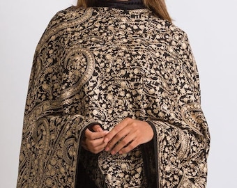Tanaya Elegante Mantón Bordado