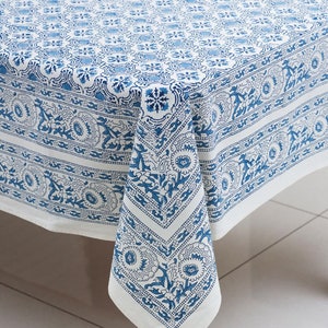 Mantel con estampado floral en bloques azul y blanco