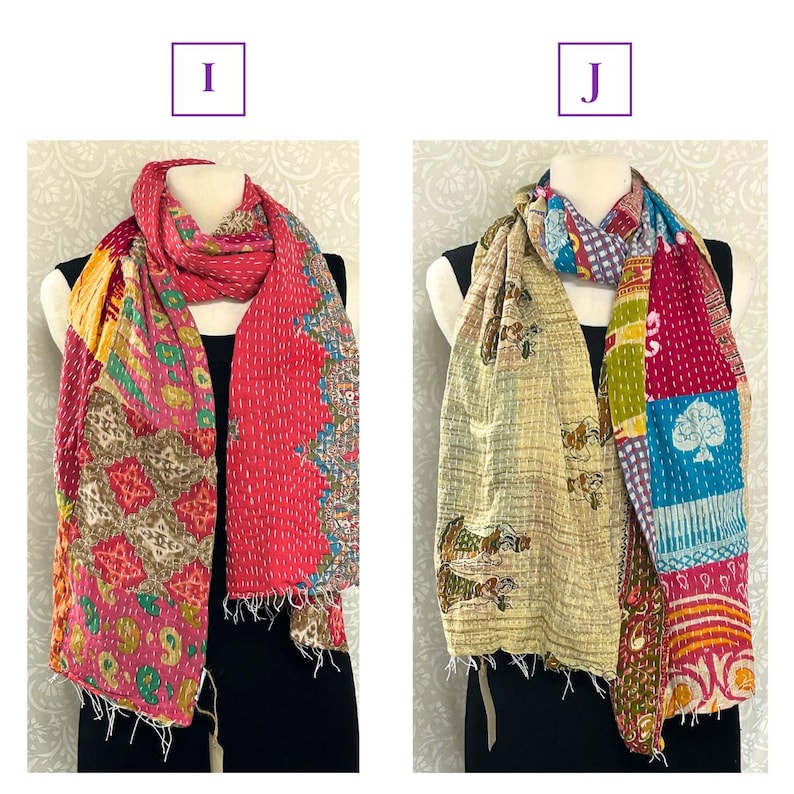 K&ouml;nnte beinhalten: Zwei farbenfrohe Schals werden gezeigt. Der linke Schal ist haupts&auml;chlich rosa mit Patchwork-Mustern in verschiedenen Farben. Der rechte Schal ist beige mit einem Muster aus Figuren und Patchwork in mehreren Farben. Beide Schals sind &uuml;ber einer schwarzen Form drapiert.