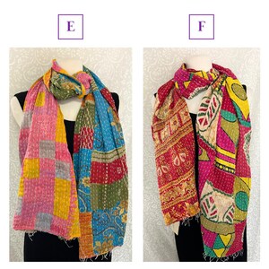 K&ouml;nnte beinhalten: Zwei farbenfrohe Patchwork-Schals auf Schaufensterpuppen. Einer hat rosa, gelbe, blaue und gr&uuml;ne Flicken. Der andere ist rot, rosa, gelb und gr&uuml;n. Beide Schals haben ein gen&auml;htes Design.