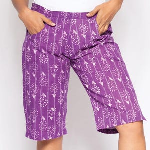 Shorts de algodão com estampa de bloco roxo