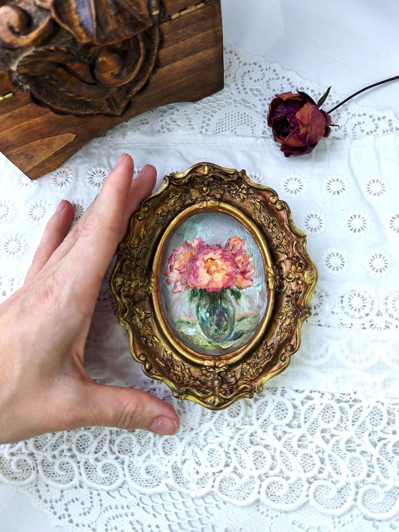 Oljemålning med pioner, konst i vintagestil, blommig stilleben, inramad väggdekor, present till födelsedag bild 8