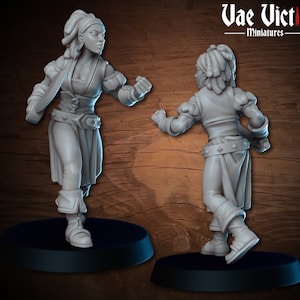 Female Pirate Fighting 28mm 32mm D&D 3D Resin Print Miniature Dungeons and Dragons Pathfinder Tabletop Roleplaying Vae Victis Mini Character