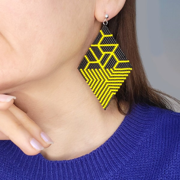 Brick stitch earrings pattern, great design for stitch statement jewelry
