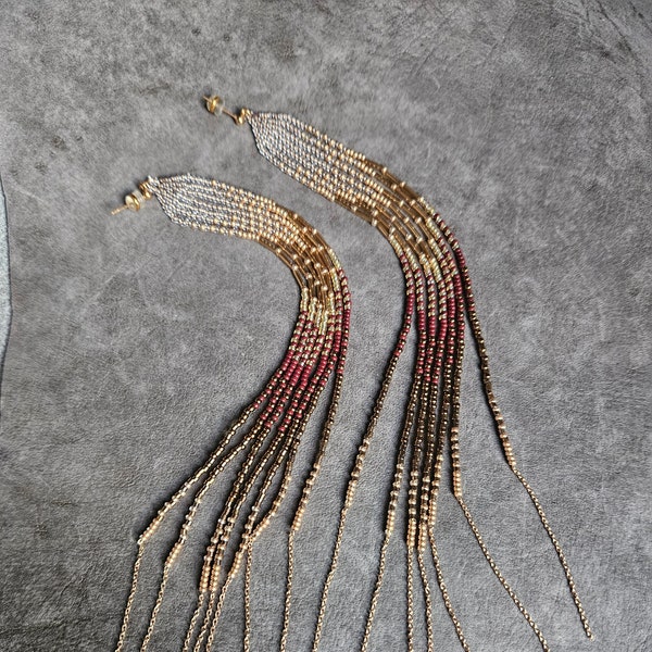 Indiana Hippie Chic: Extra long boho fringe earrings with Miyuki beads in a native seed bead pattern, sparkling and stylish with glamor gold