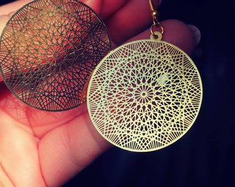 Große Mandala Scheiben Ohrringe | Messing Ohrhänger | Ethno Goldfarbene Medaillons | Openwork Boho Ohrringe | Geschenk für Sie