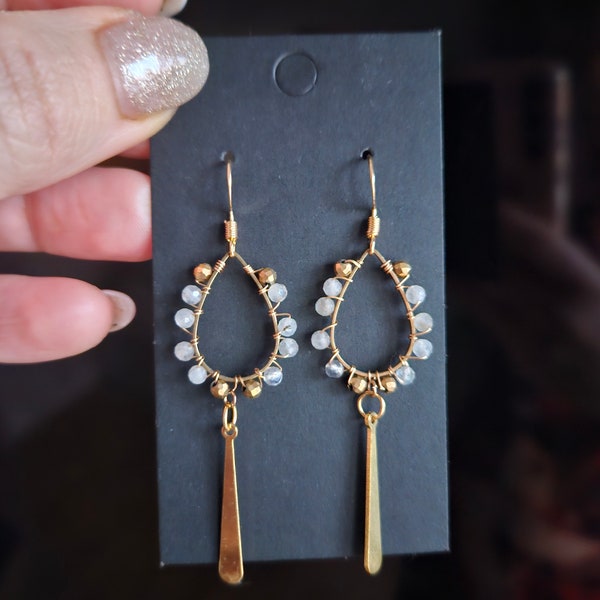 Labradorite earrings: Boho earrings with 14-carat gold drops, wire-wrapped jewelry, gemstone, precious pearls for a unique boho look